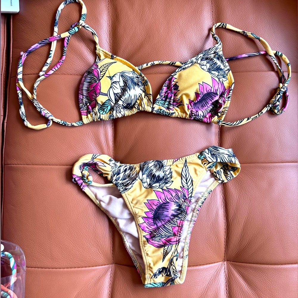 Brazilian Bikini Protea TRYA